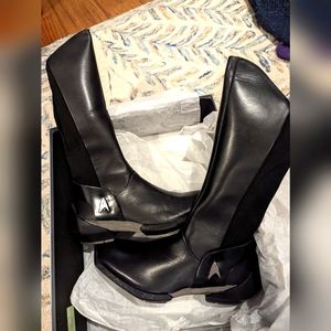 Fluevog Manifold Starfleet FLUEVOG X STAR TREK: STRANGE NEW WORLDS Size 11